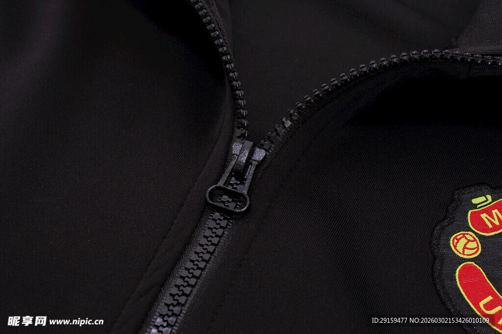 黑色衣物拉链细节特写