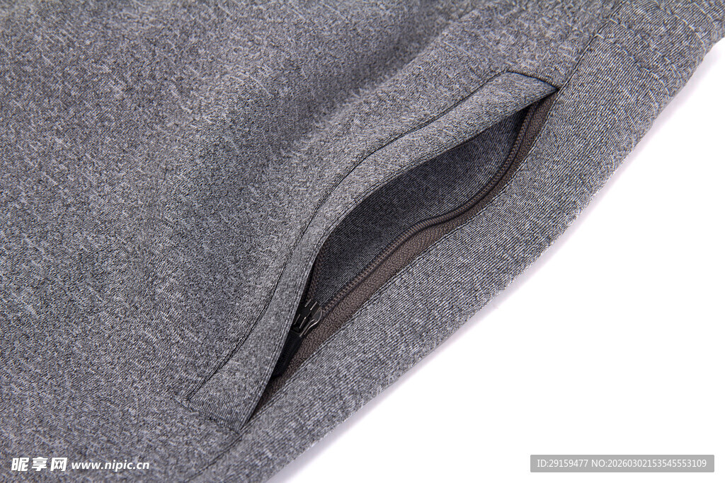 灰色衣物口袋细节特写