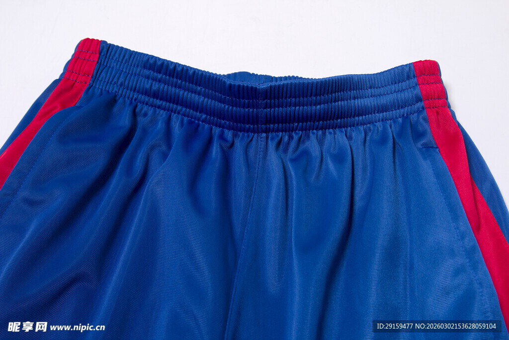蓝色侧边红条运动短裤