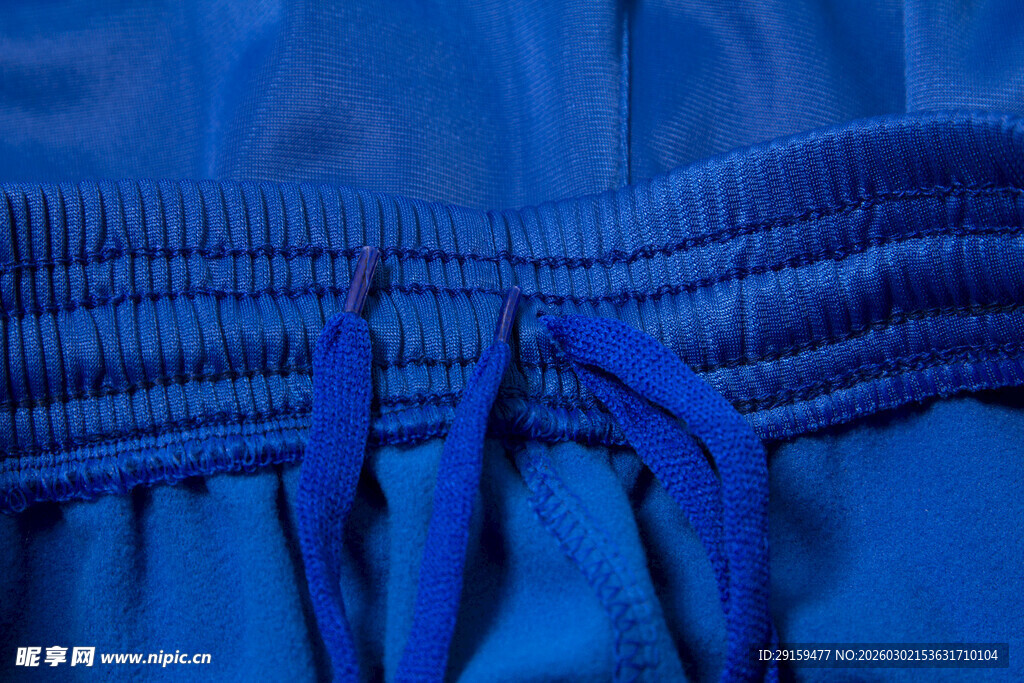 蓝色裤子腰部细节特写