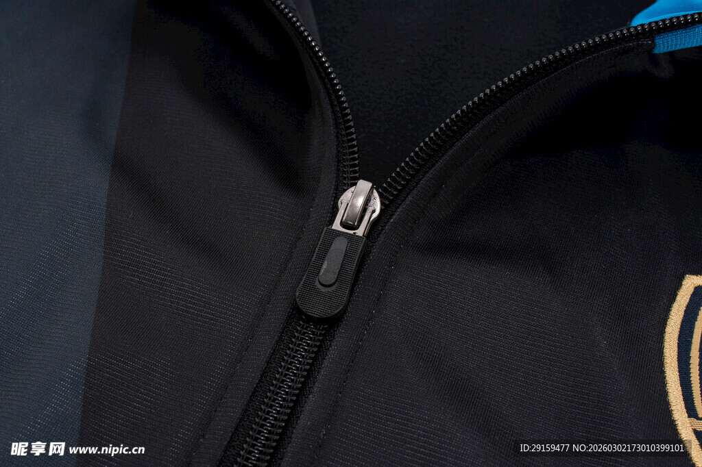 黑色外套拉链细节特写
