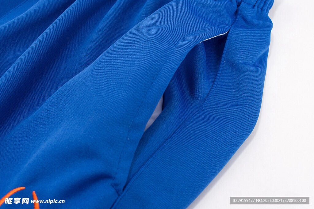 蓝色衣物细节特写