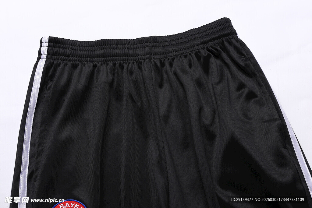 黑色条纹运动短裤