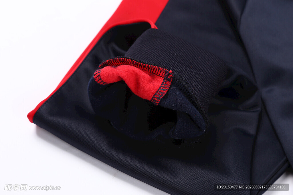 黑红拼接衣物细节展示