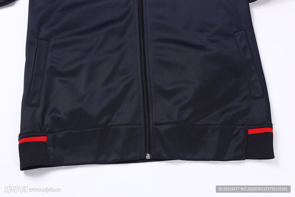 黑色拉链外套细节展示