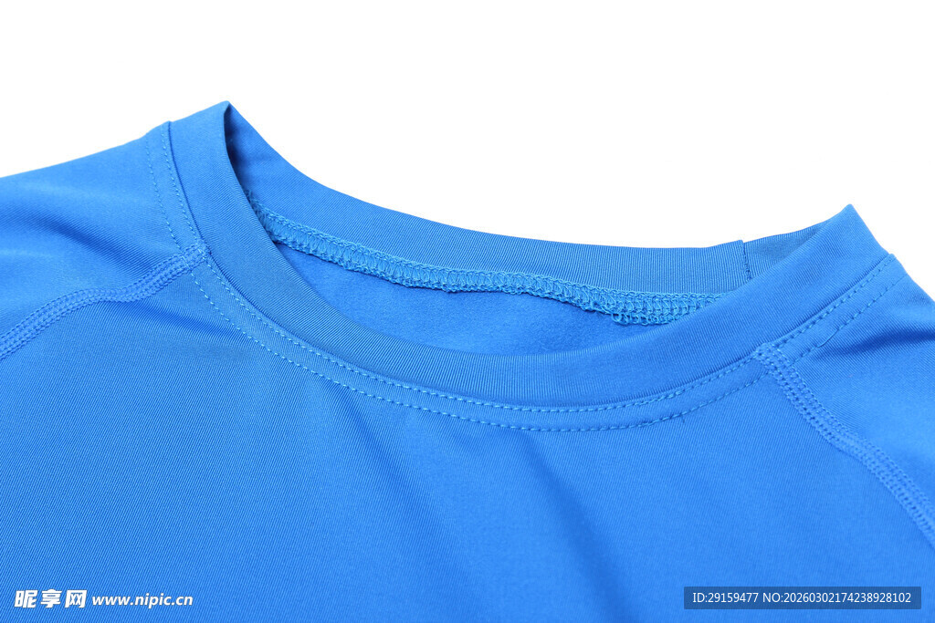 蓝色纯棉T恤领口特写