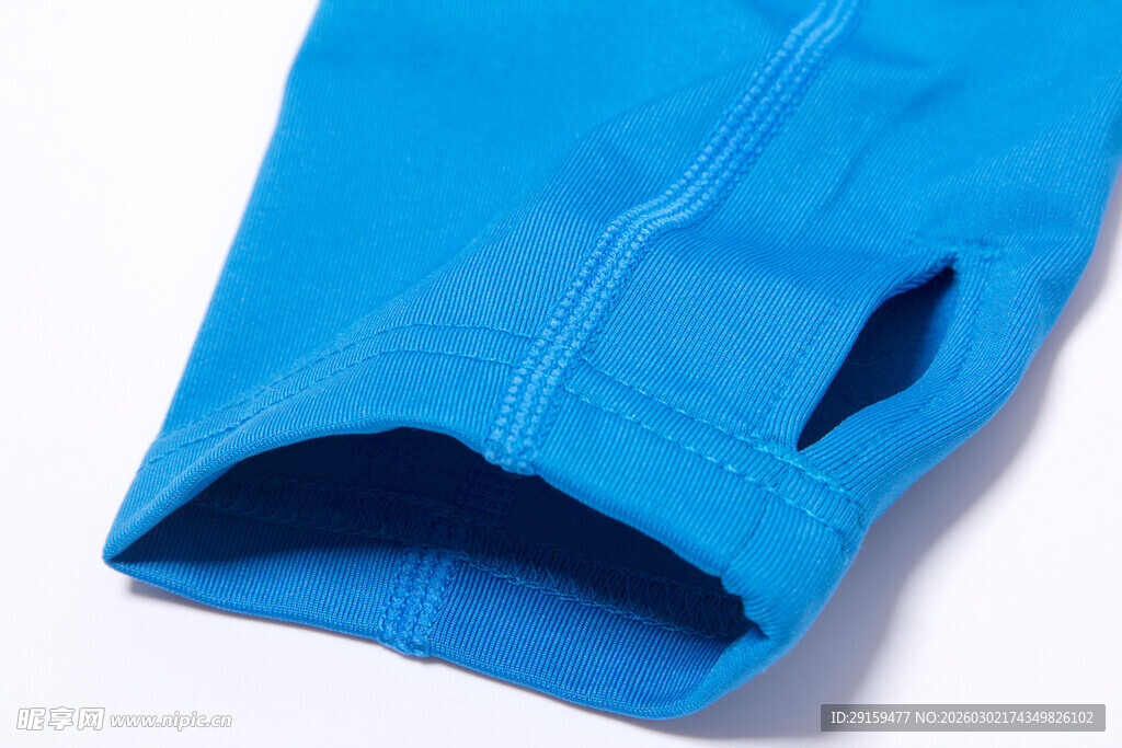 蓝色衣物袖口细节展示