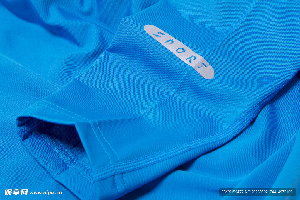 蓝色衣物细节特写