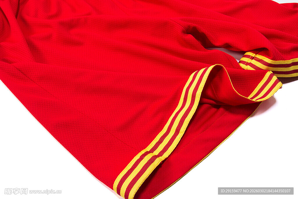 红色布料带金色条纹