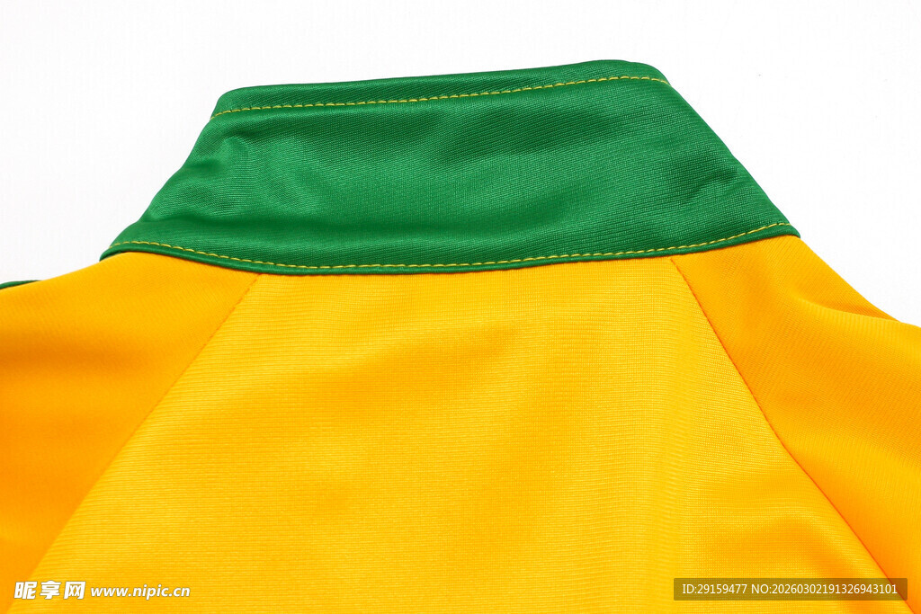 黄绿拼接上衣局部特写