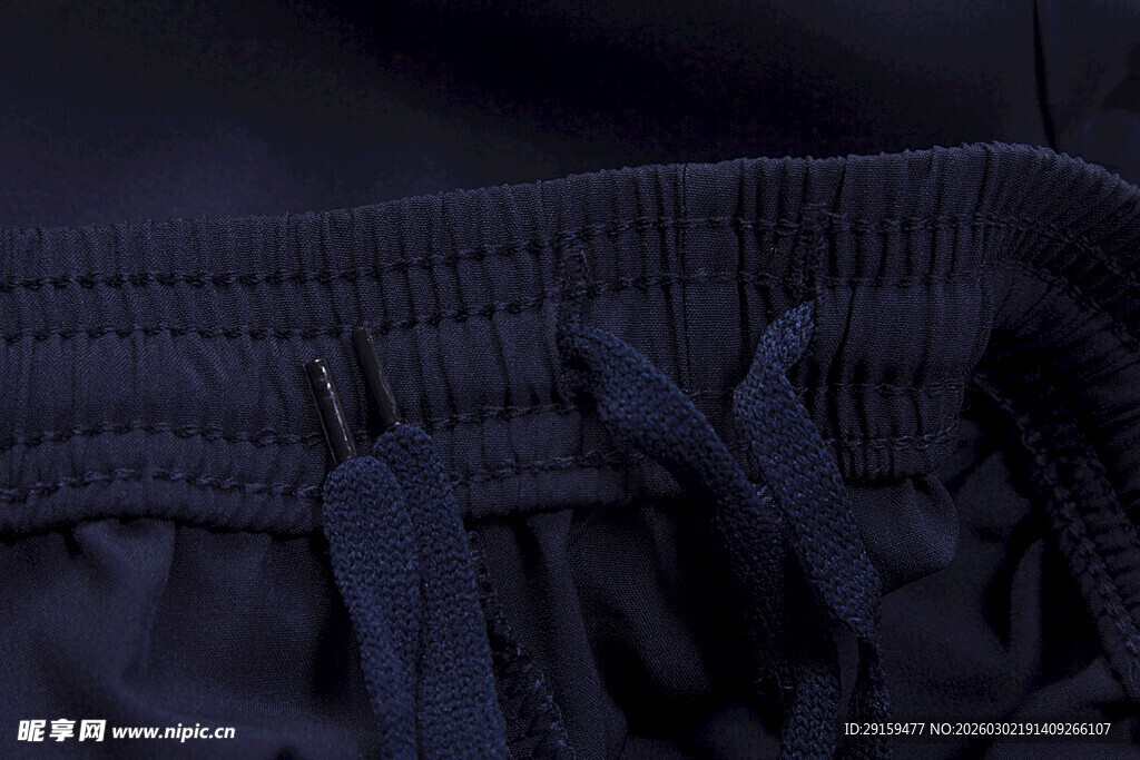 深蓝色裤腰绳细节特写