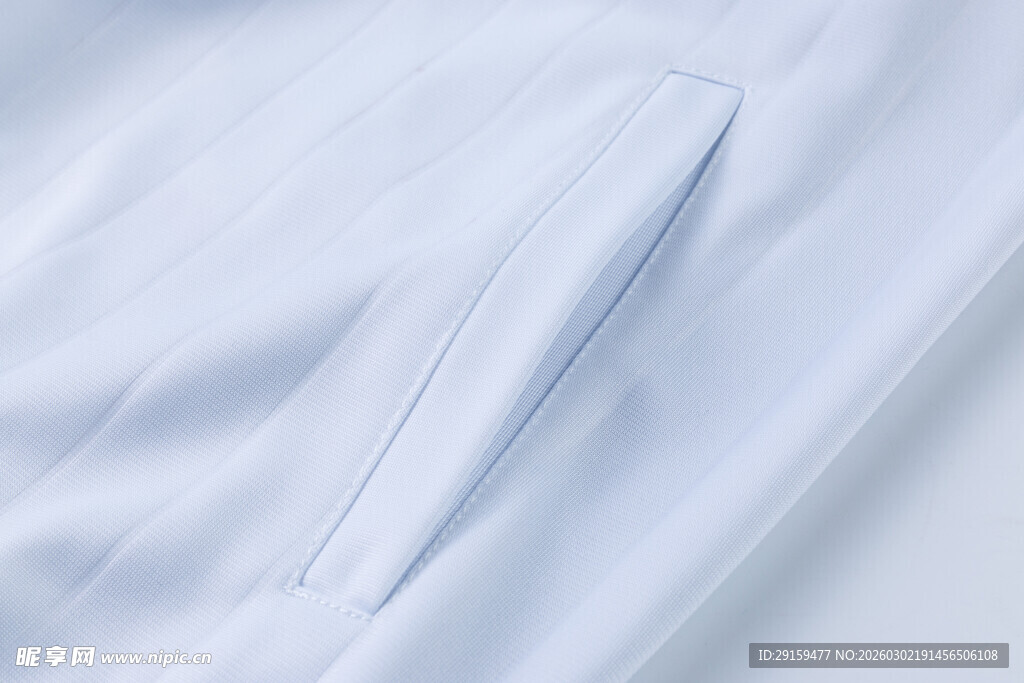 白色布料褶皱细节展示