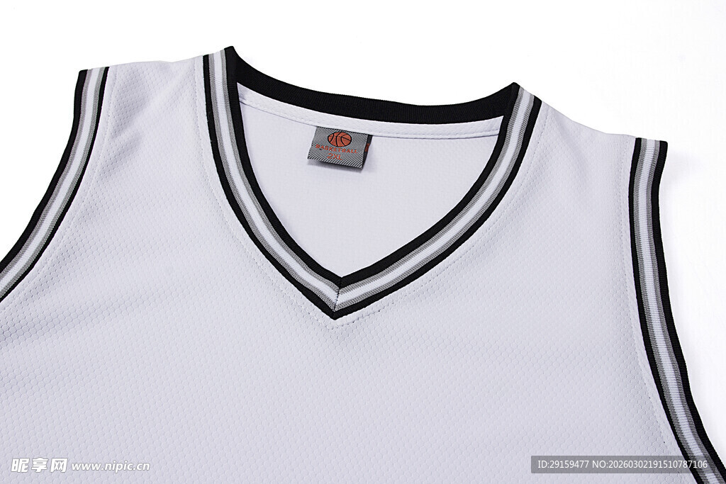 白色无袖运动背心