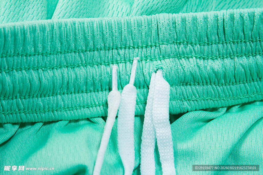 绿色布料与白色系带细节