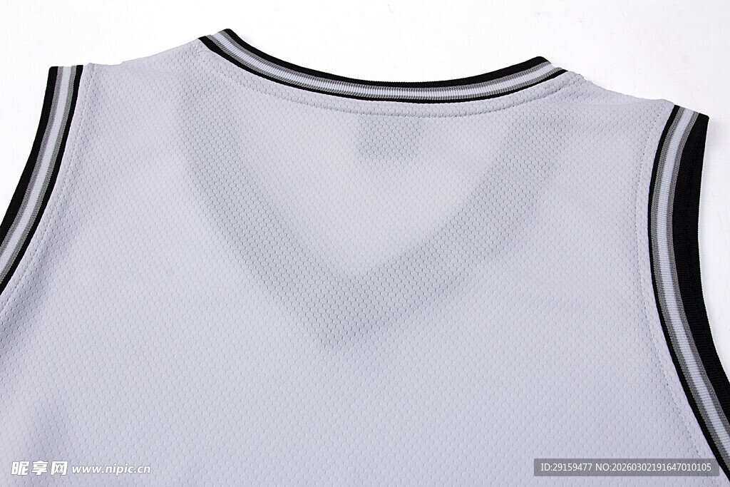 简约无袖上衣领口细节