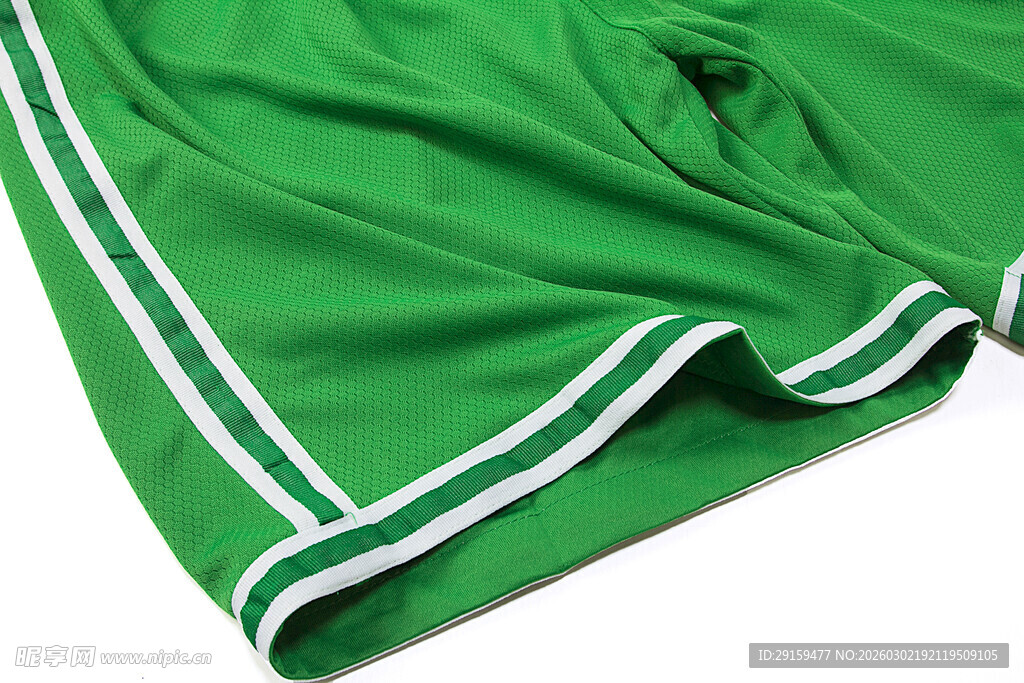 绿色条纹运动短裤