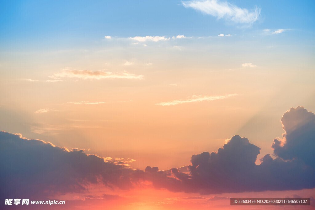 日落时分的美丽天空景色