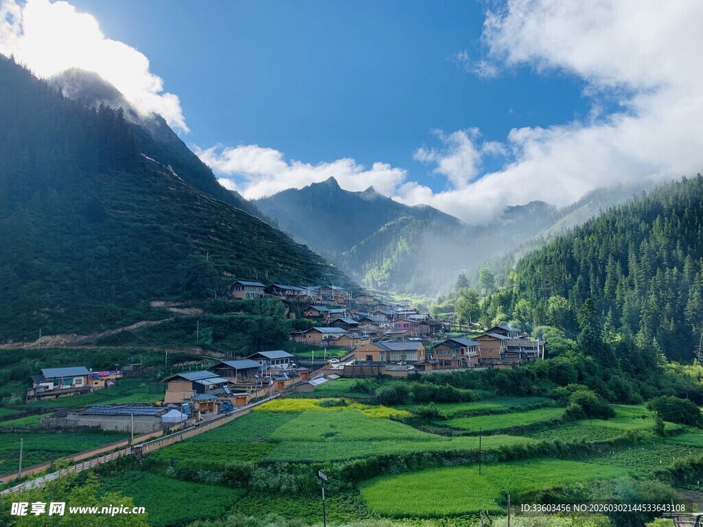 山间村落美景
