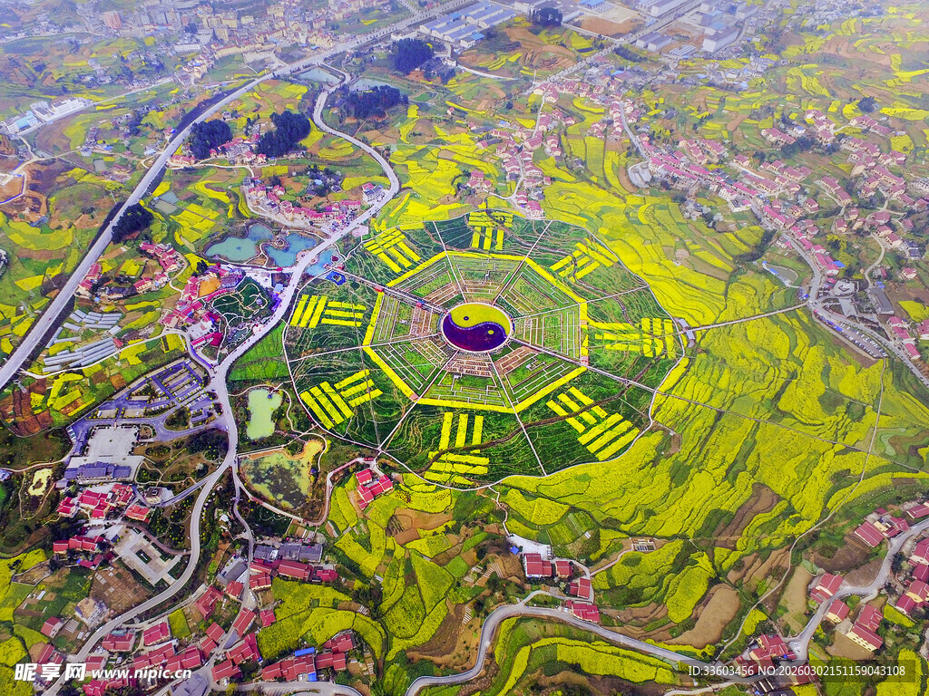 俯瞰多彩梯田田园风光