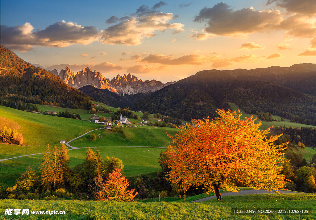 秋日山间美景如画