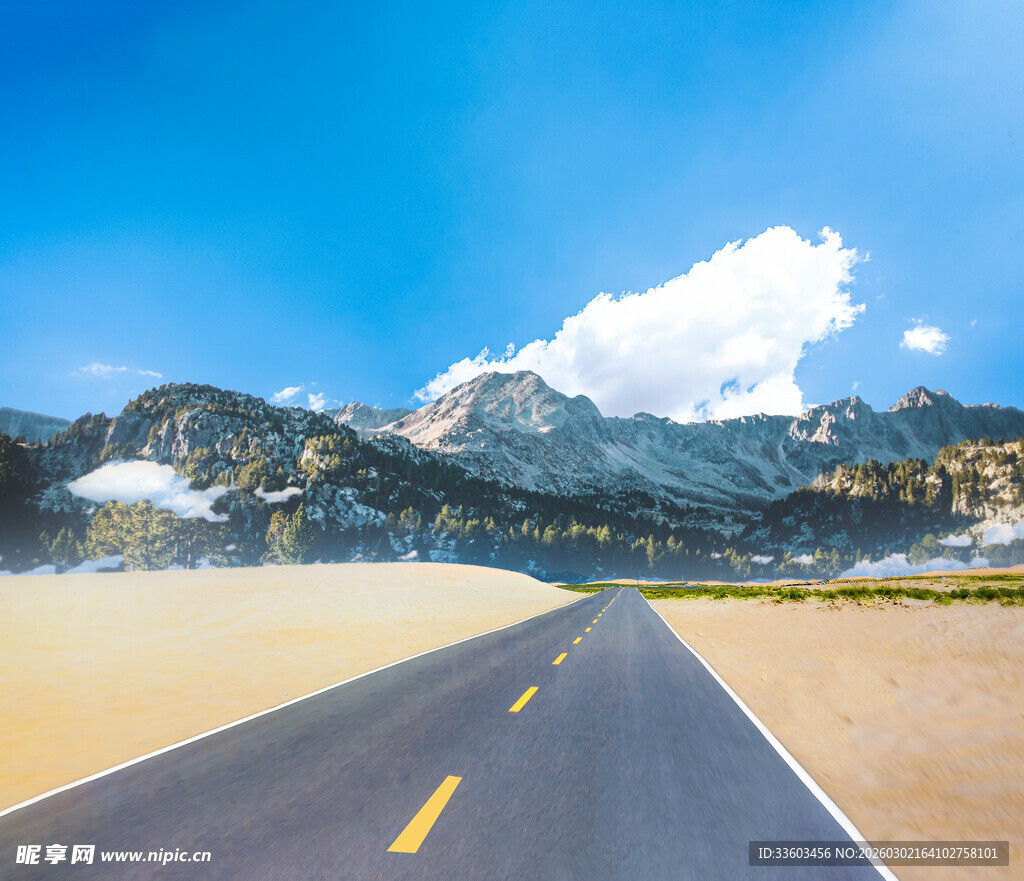 公路延伸向壮丽山脉