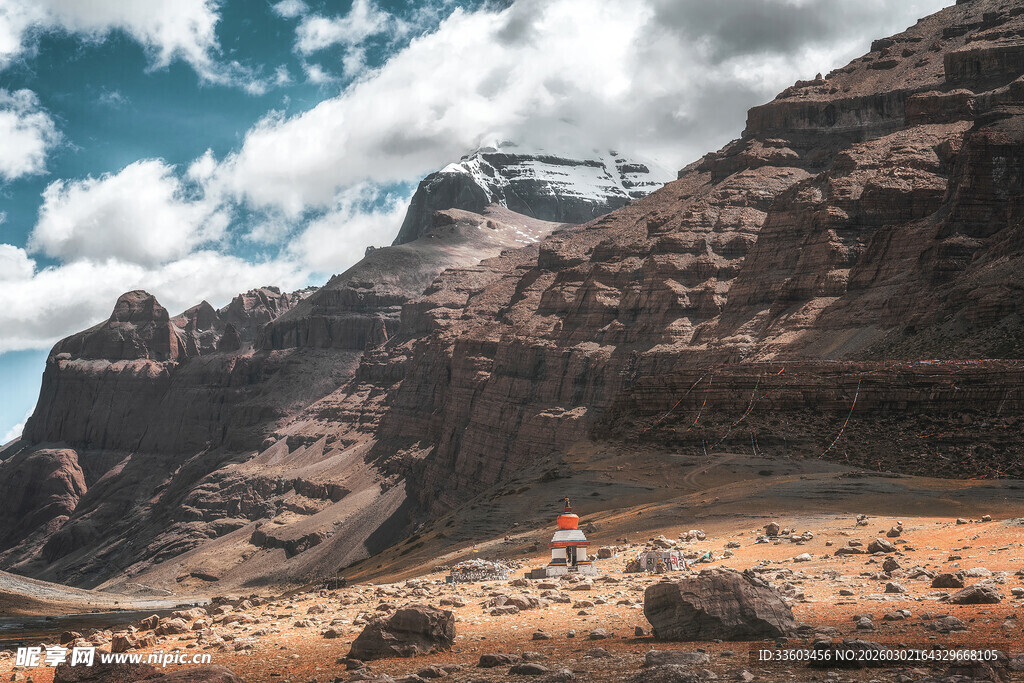 壮丽沙漠山地景观
