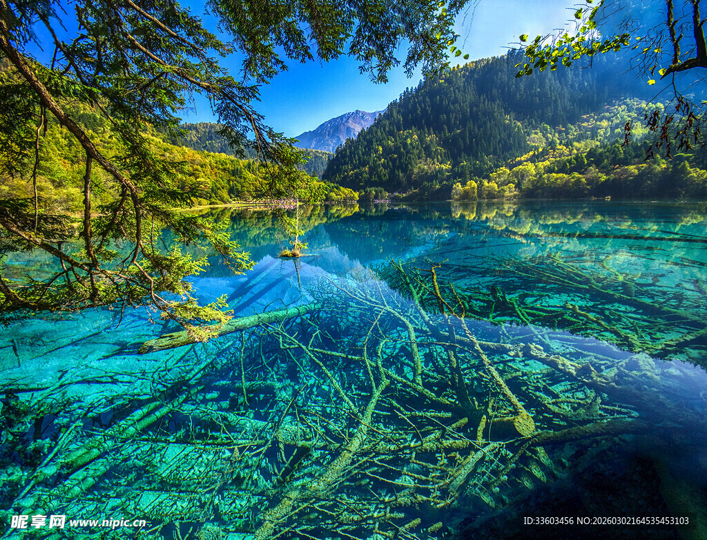 梦幻蓝绿山水美景
