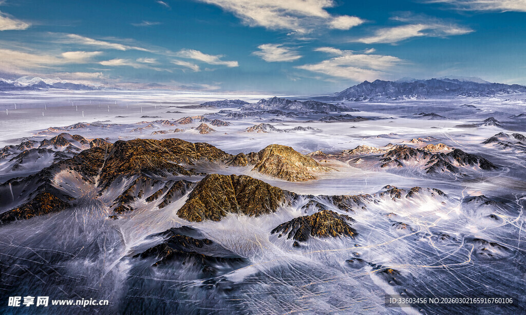 冬日雪山壮丽景观