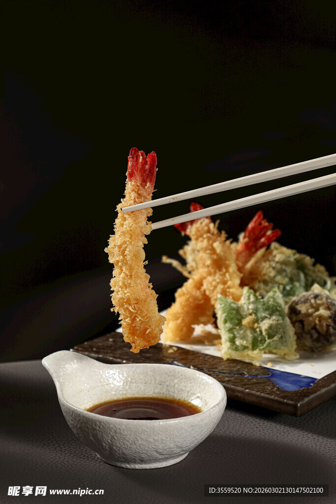 美味日式天妇罗与蘸料