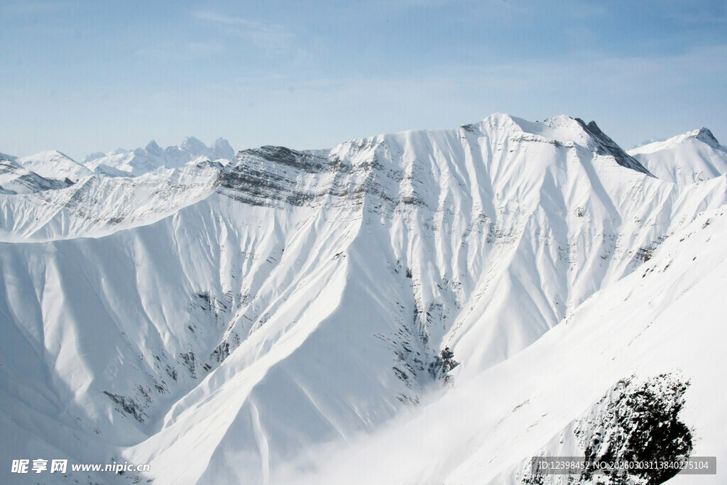壮丽雪山景观