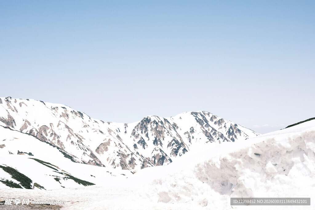 壮丽雪山景观
