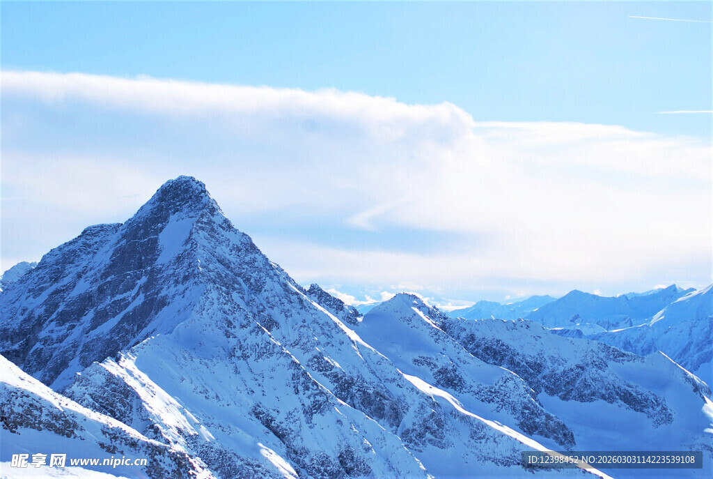 雪山壮丽美景