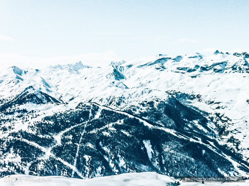 壮丽雪山景观