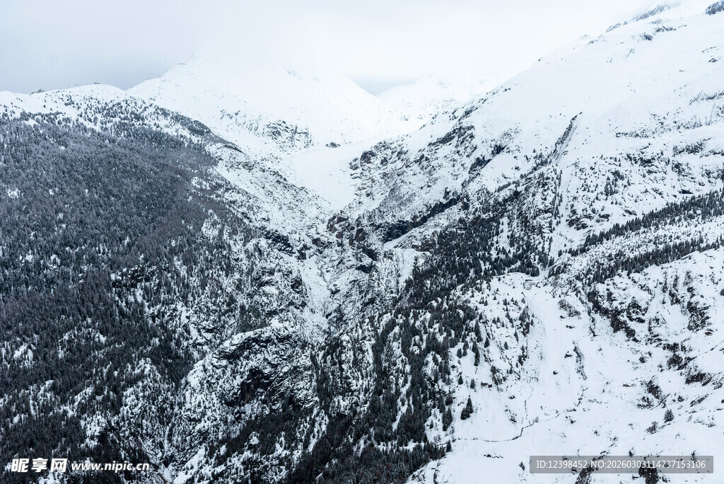 雪山壮丽景观