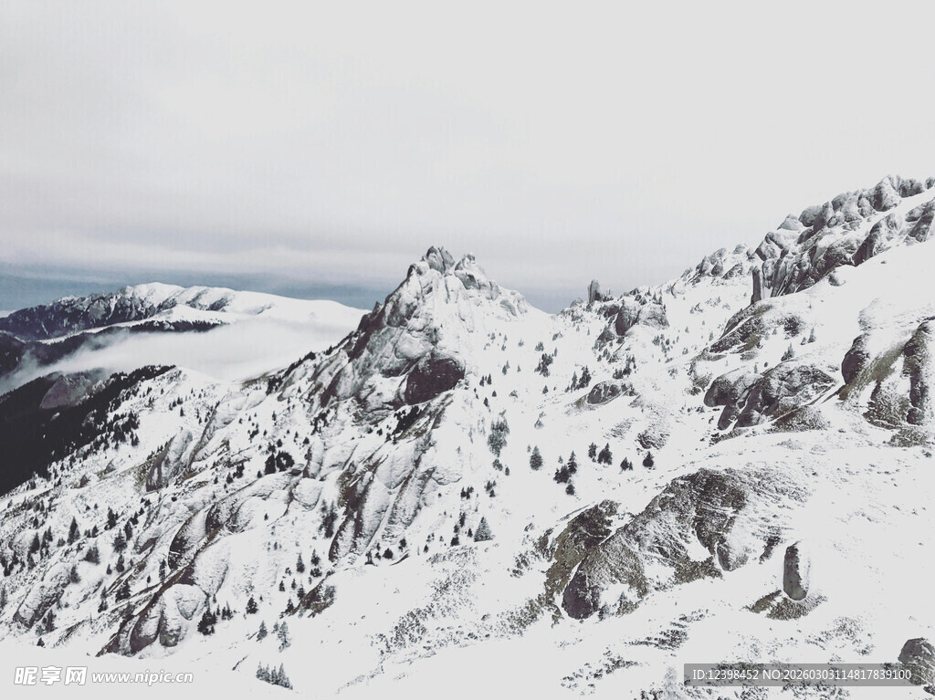 雪山壮丽景色