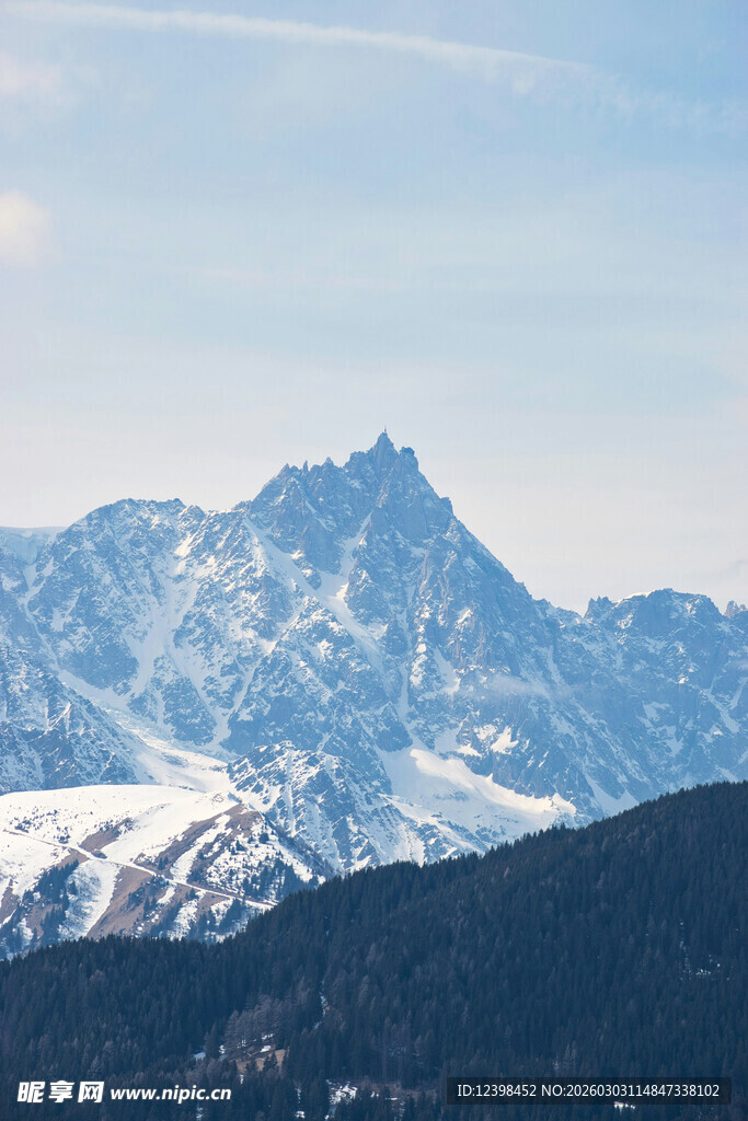 壮丽雪山景观