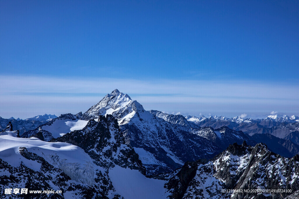 雪山壮丽景观