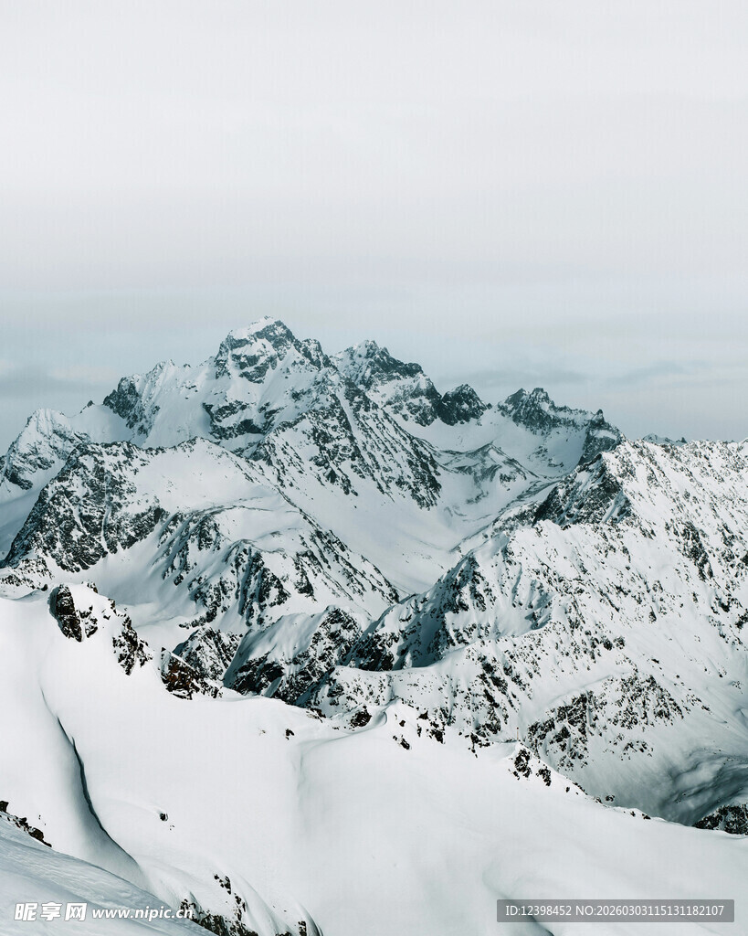雪山壮丽景观