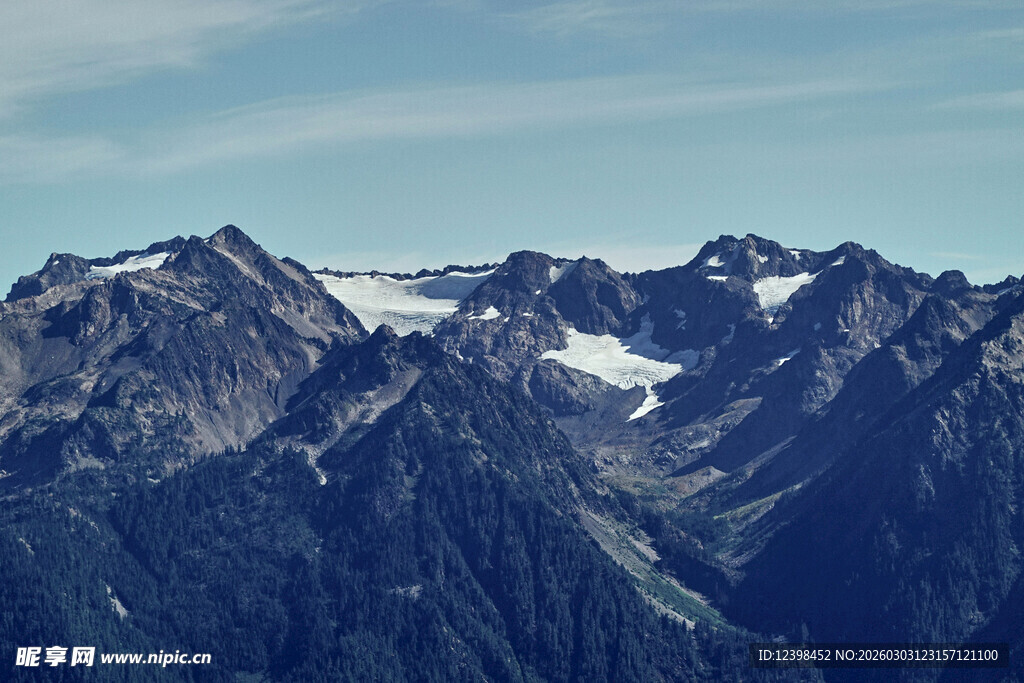 壮丽雪山山脉景观