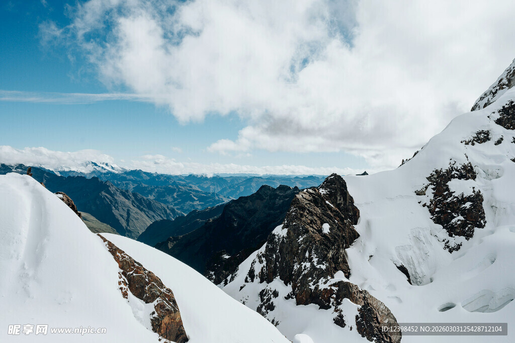 雪山壮丽景观