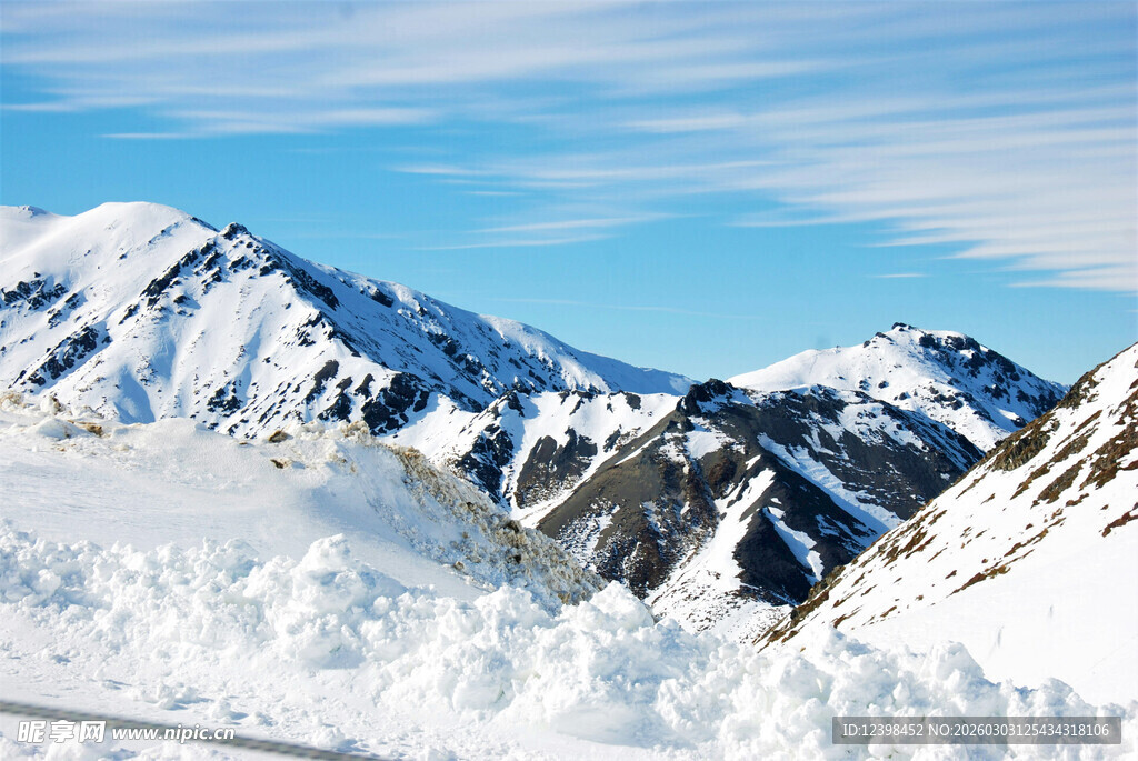 雪山壮丽景致