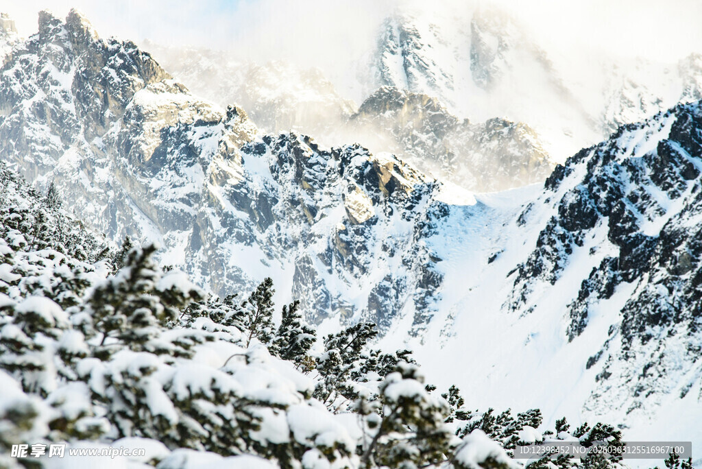 雪山壮丽景观