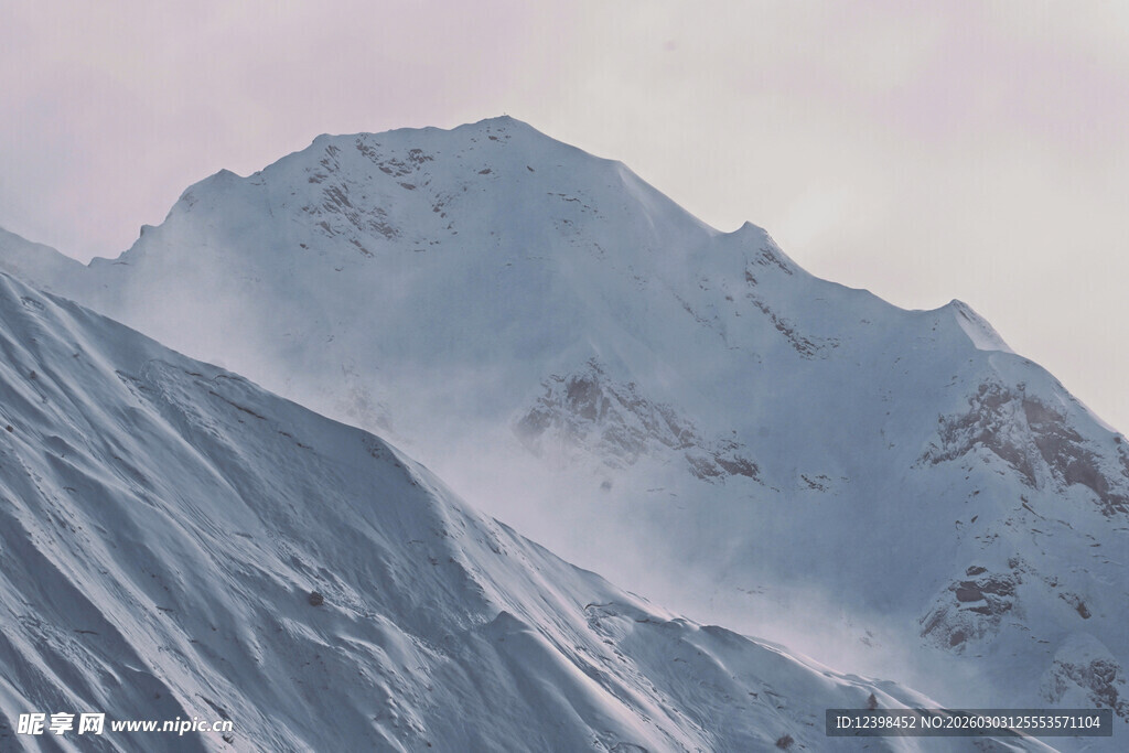 壮丽雪山景观