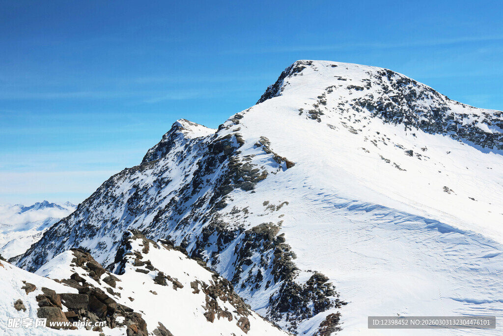 雪山壮丽景致