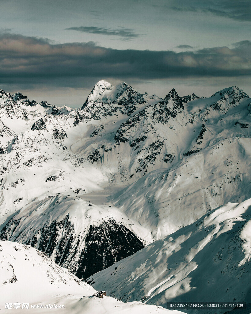 壮丽雪山景观
