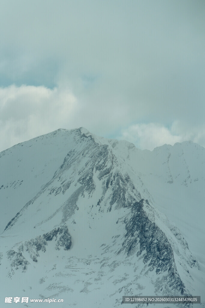 雪山壮丽景致