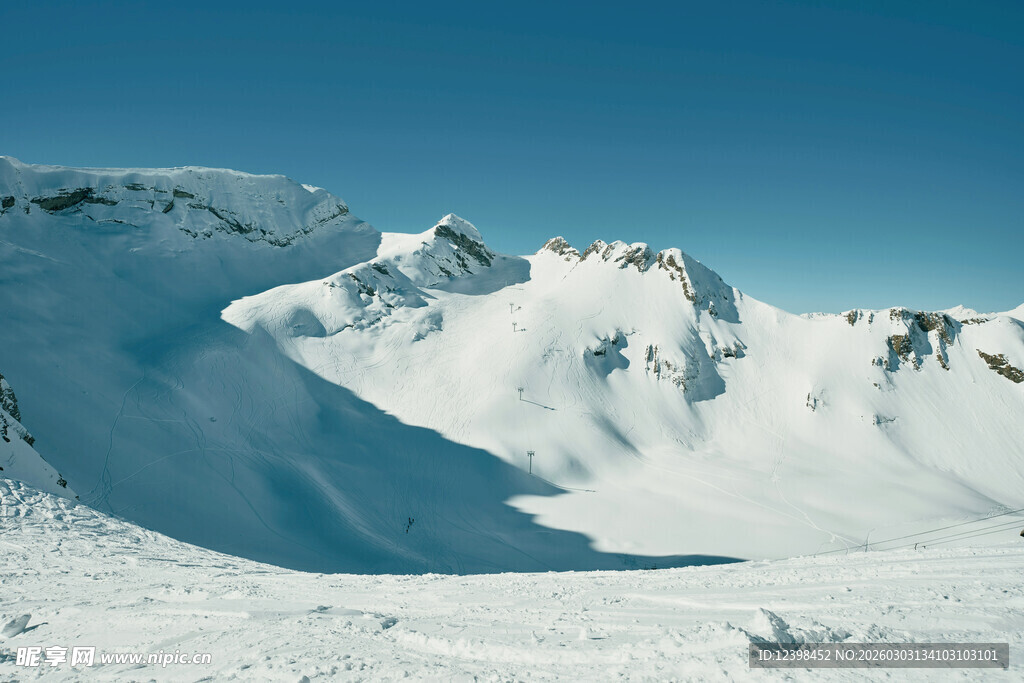 雪山壮丽风光
