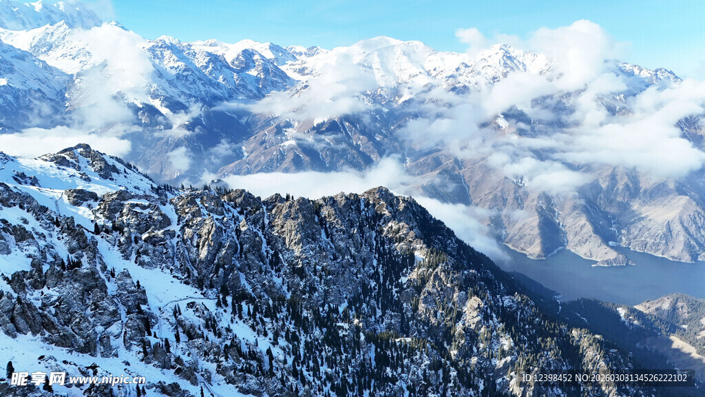 雪山壮丽景观