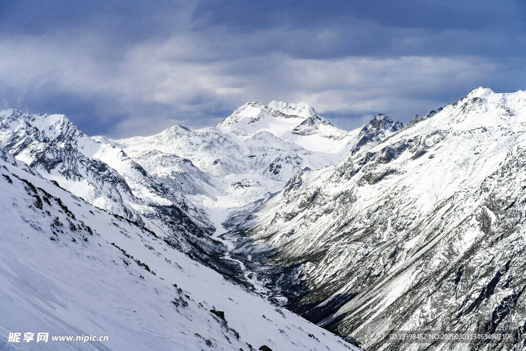 壮丽雪山景观