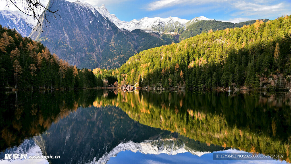 湖光山色的美丽自然景观